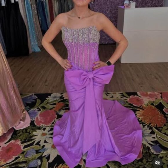 Formal Dress - Prom or Pageant - Picture 2 of 6
